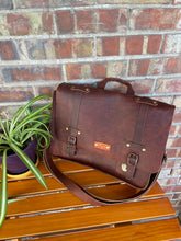Load image into Gallery viewer, Sm. Vintage Messenger Bag